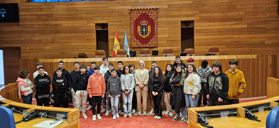 Alumnos de Pedra da Aguia conocen el Parlamento