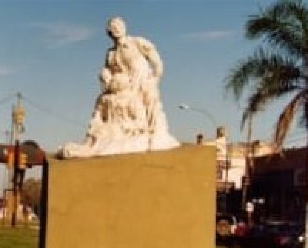 Manuel Olveira estatua en Lanús @ Museo de las Malvinas e Islas del Atlántico Sur