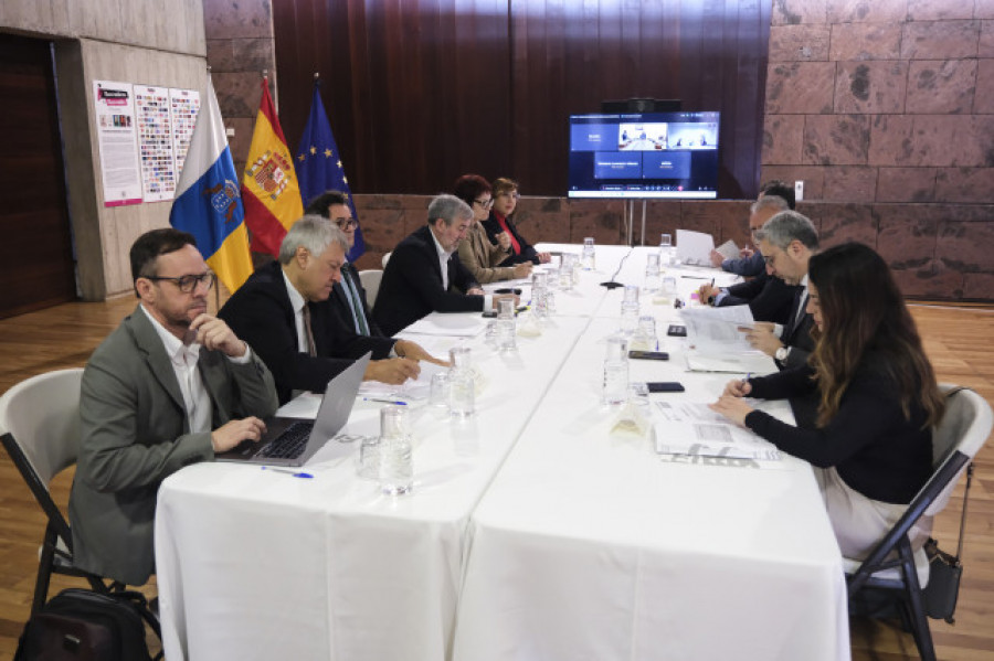 Gobierno y Canarias se coordinarán para derivar a 1.008 menores migrantes solicitantes de asilo