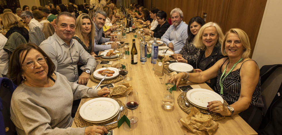 Comida contra el cáncer en Carballo, Pulpada en Ardaña y Feira de Abril en Paiosaco, citas del sábado
