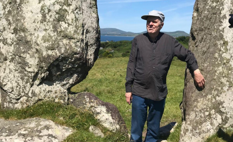 El poeta irlandés Paddy Bushe protagoniza una residencia literaria en el hotel Bela Fisterra