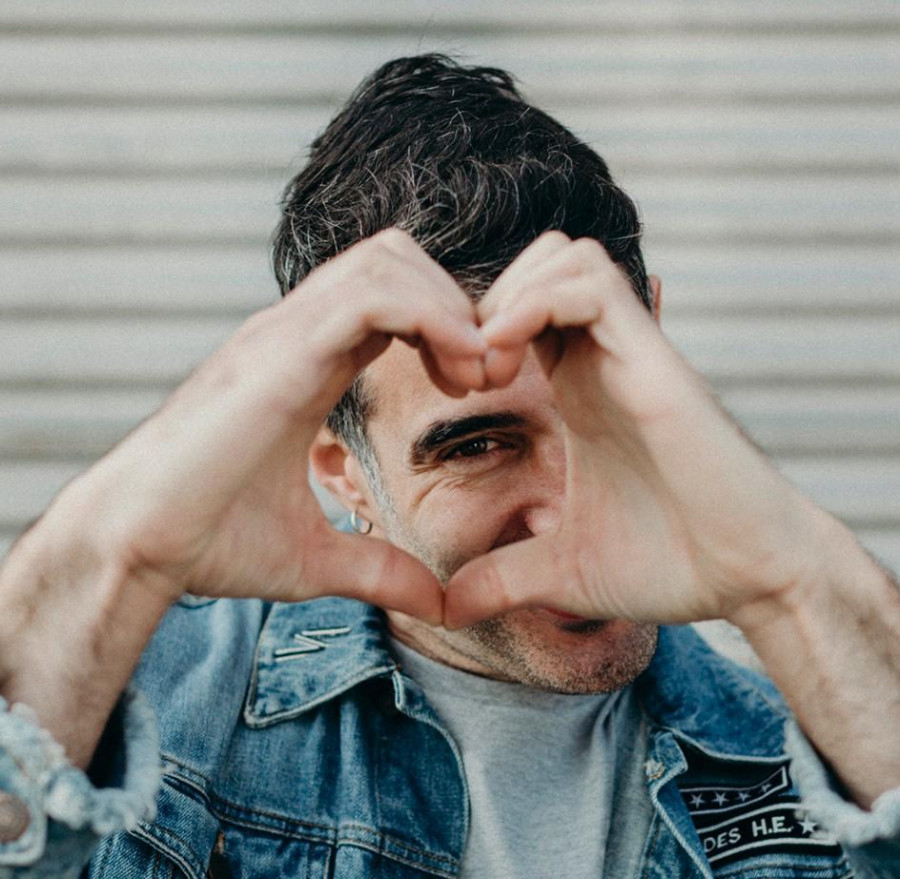 El humor de David Amor y el teatro de Os Contos Non Enchen, en la Mostra do Encaixe