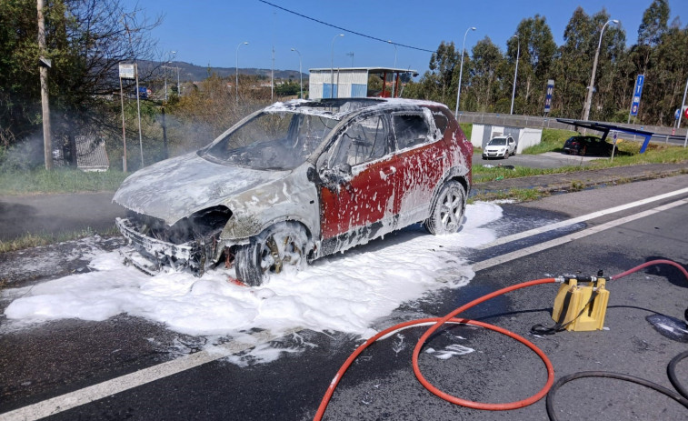 Arde un vehículo en Paiosaco
