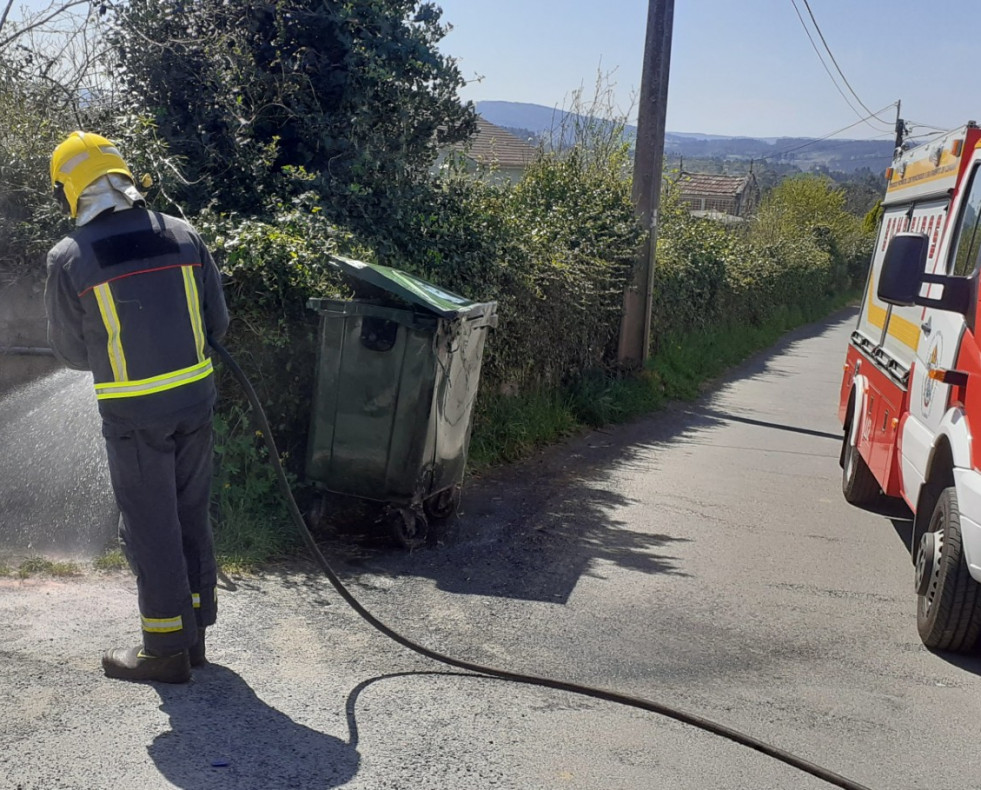 Incendio contenedores Berdillo