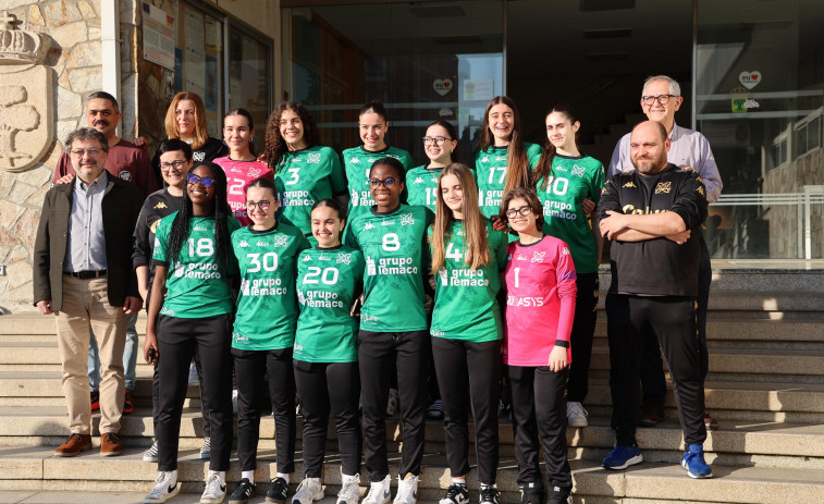 Recepción a las campeonas cadete del Xiria de balonmano