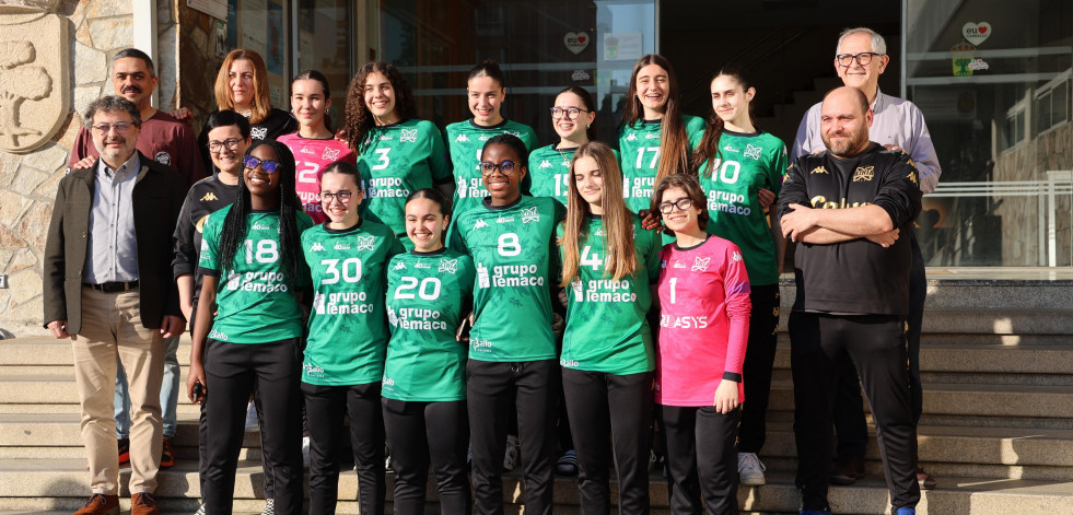 Recepción a las campeonas cadete del Xiria de balonmano