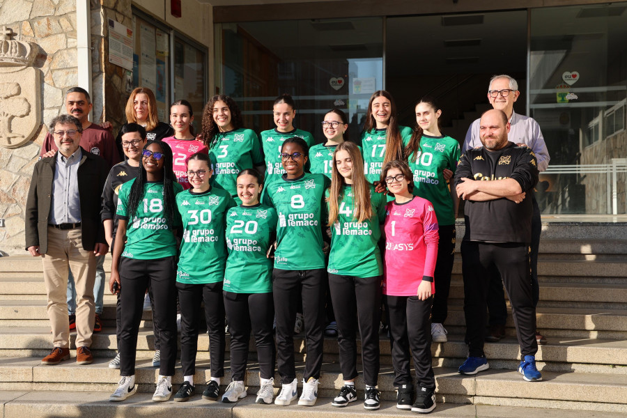 Recepción a las campeonas cadete del Xiria de balonmano