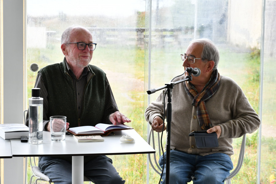 El poeta irlandés Paddy Bushe en el Bela Fisterra