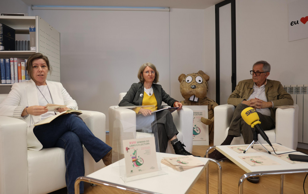 Obradoiros, cuentacuentos y un certamen de poesía llenan la Semana do Libro de Carballo