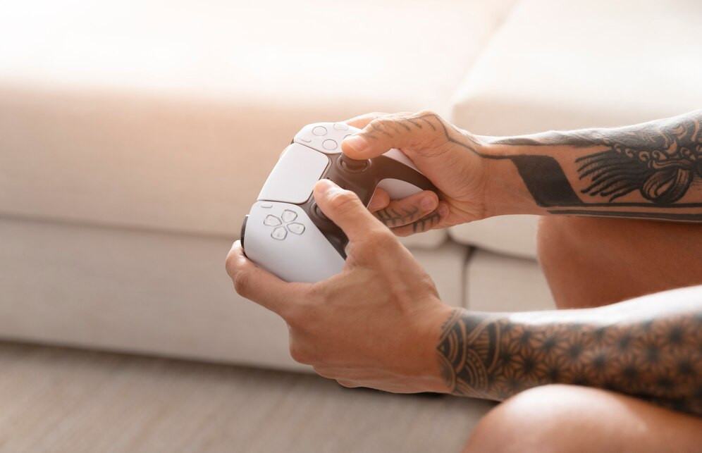 Gamer divirtiendose jugando videojuegos 23 2149142690