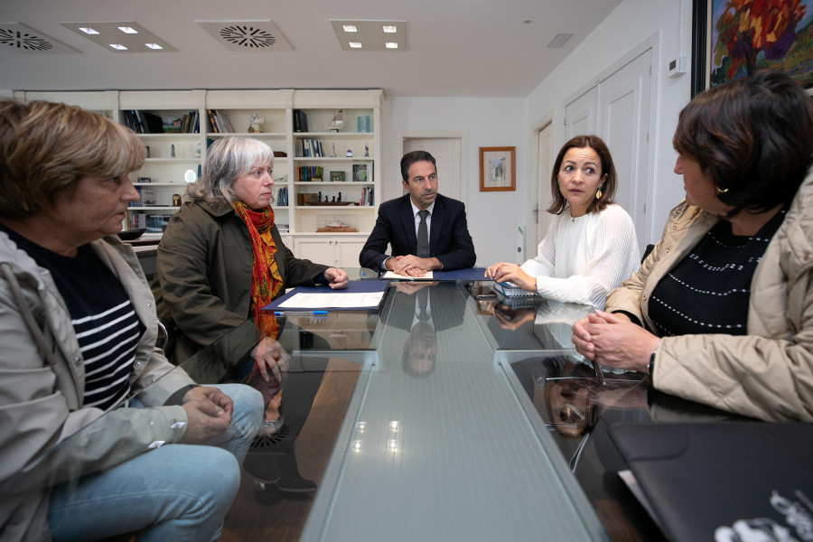 El titular de la Consellería do Mar pacta una nueva colaboración con la Federación Galega de Redeiras