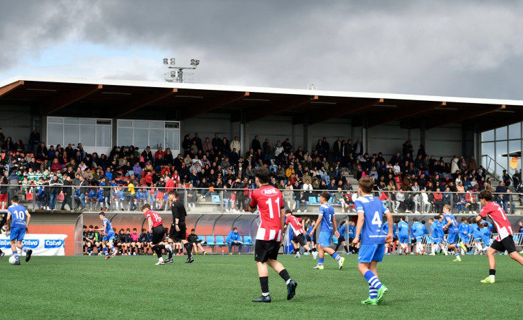Éxito del Torneo Costa da Morte de Fútbol 8 a pesar del mal tiempo