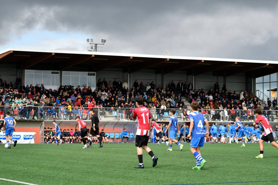 Éxito del Torneo Costa da Morte de Fútbol 8 a pesar del mal tiempo