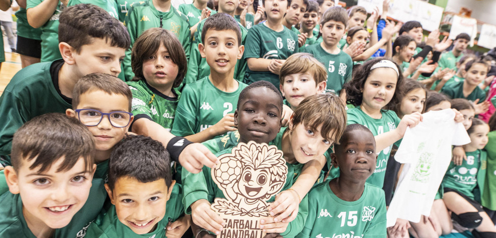 Llegan a su fin las jornadas de convivencia en torno al balonmano celebradas en Carballo