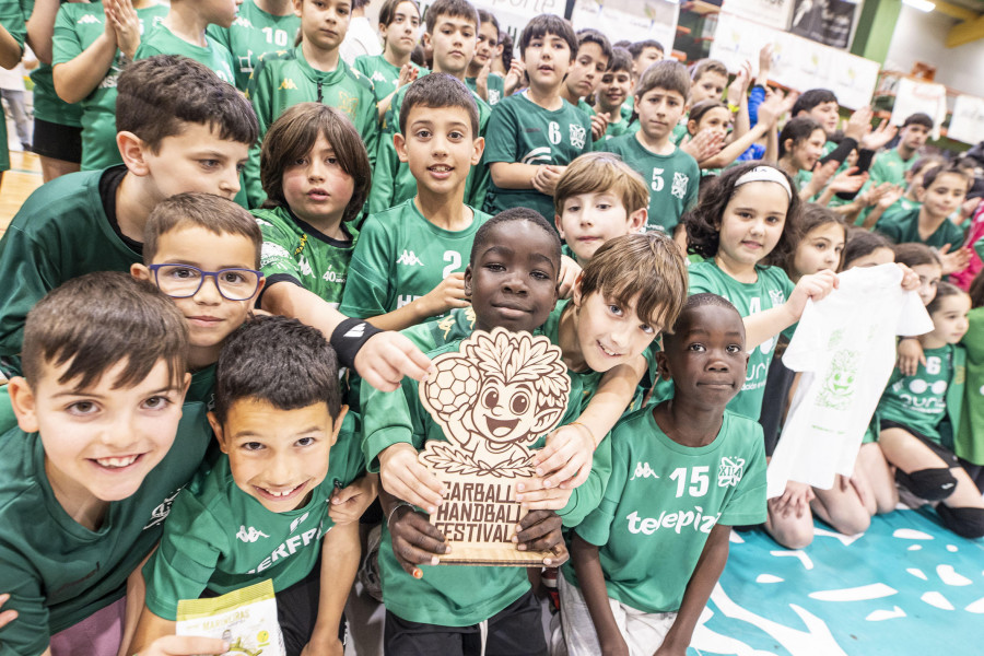 Llegan a su fin las jornadas de convivencia en torno al balonmano celebradas en Carballo