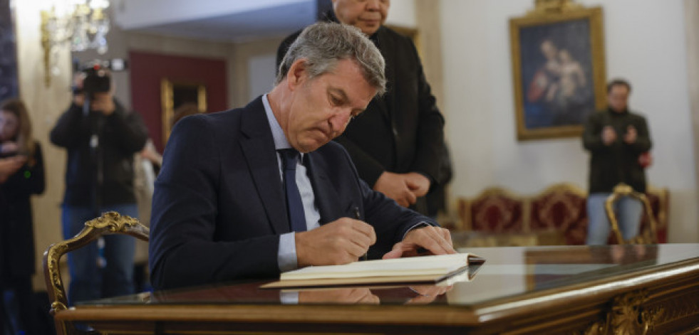 Feijóo, que conoció a Francisco como presidente de la Xunta de Galicia, alaba al papa 