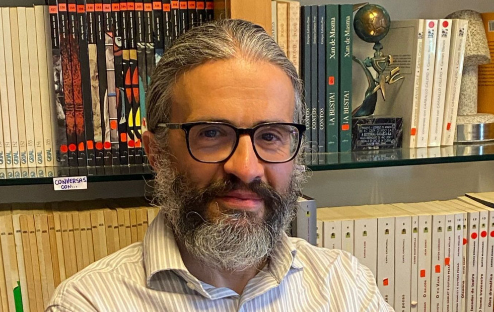 Fernando Castro Paredes, profesor no IES Fernando Blanco de Cee, gaña o Premio Galaxia de Novela 75 Anos