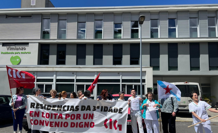 Trabajadoras de las residencias privadas de Carballo y Vimianzo demandan un convenio digno
