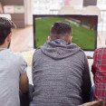 Amigos viendo partido futbol 329181 8962