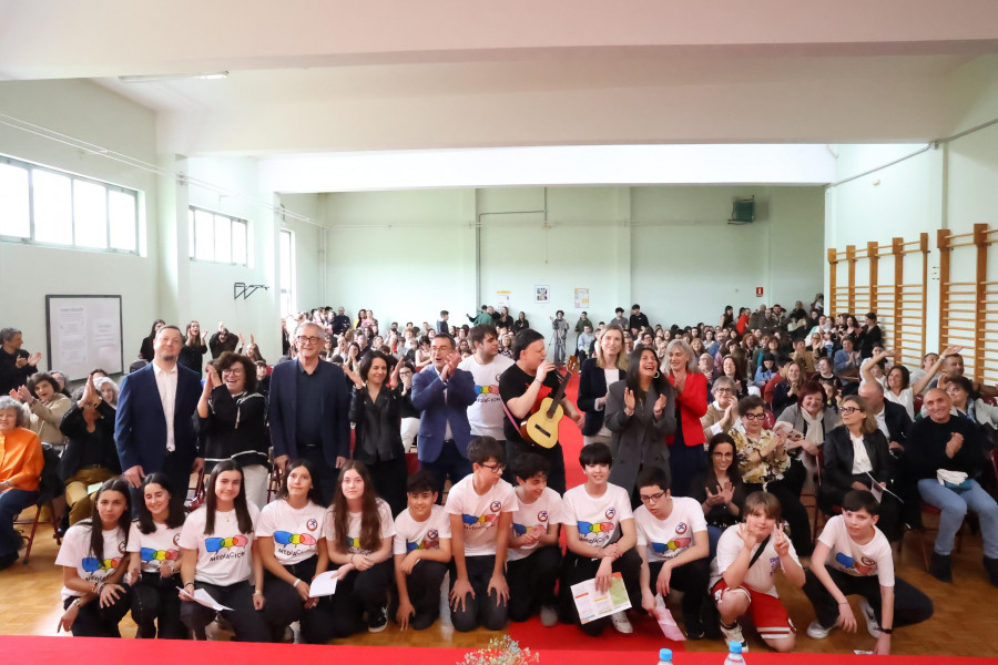 El IES Parga Pondal de Carballo celebra 20 años de compromiso, diálogo y convivencia
