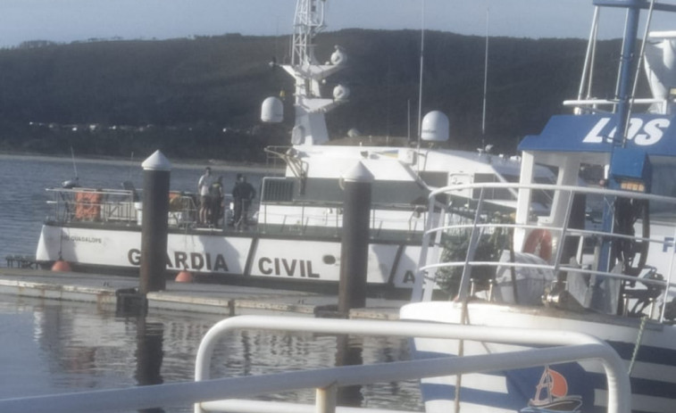 Recuperan un cadáver que avistaron unos percebeiros cerca del faro de Fisterra