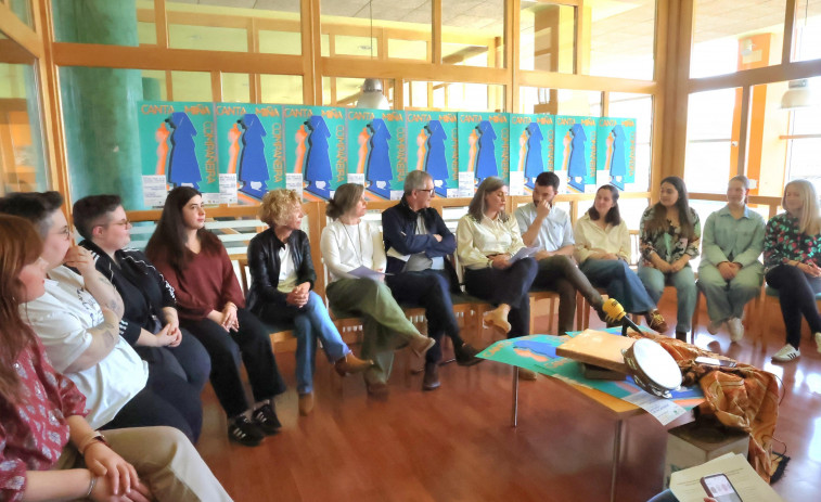 Carballo pon en valor as agrupacións tradicionais con ‘Vivan as do meu lugar’