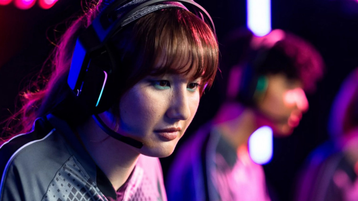 A1445107 esports gamer female brown hair 1 1920 1080 copia