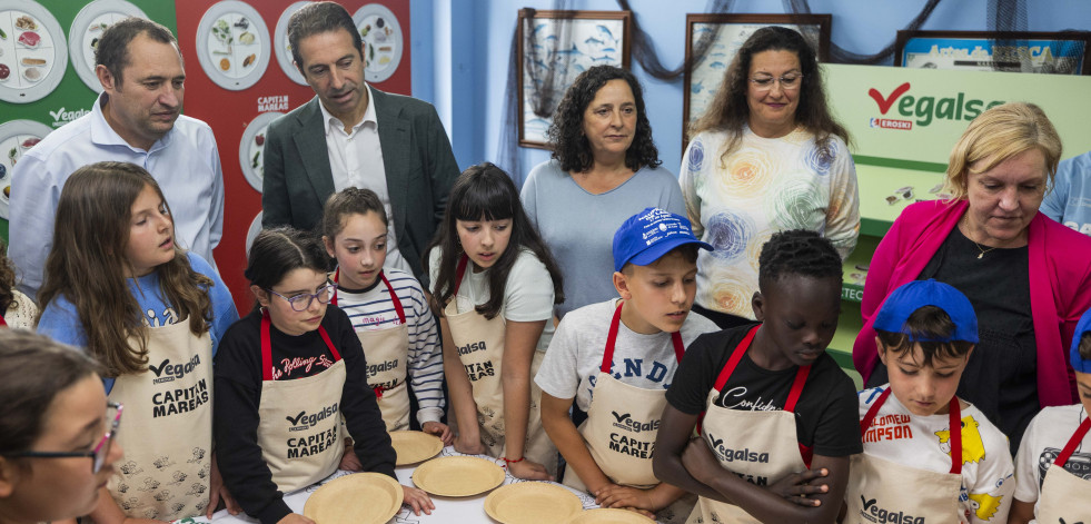 Escolares de Laxe conocen las bondades del rodaballo con el programa ‘Capitán Mareas’