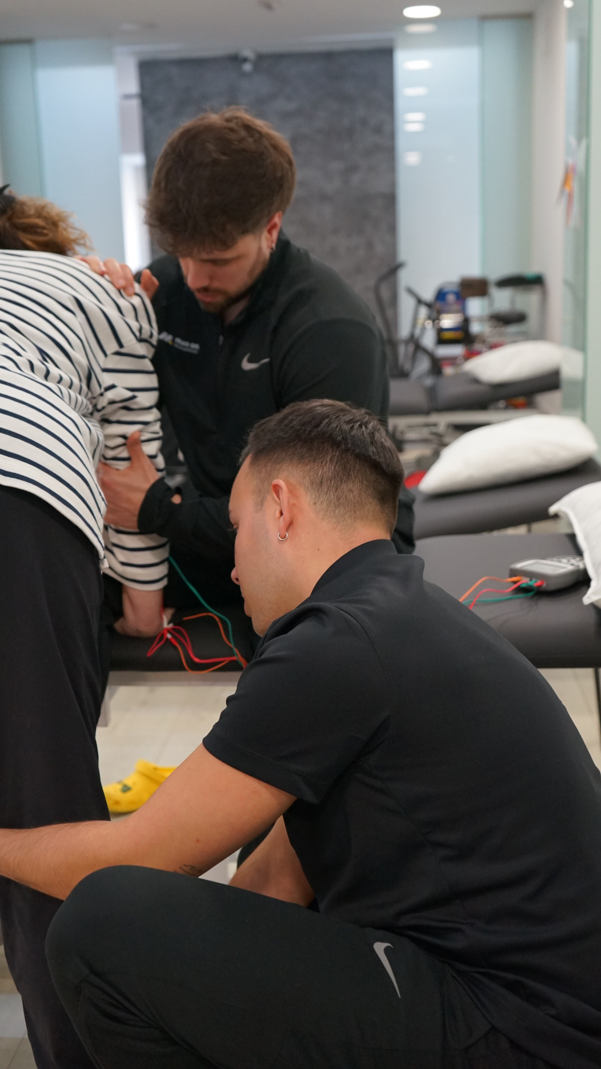 Sesiones de tratamiento intensivo, donde la tecnologiu0301a y la terapia se combinan para potenciar la recuperaciou0301n
