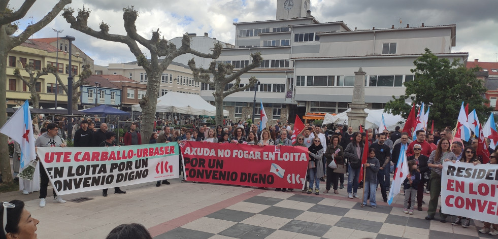 Carballo y Cee alzan la voz con sendas concentraciones bajo el lema ‘Traballo, dereitos, soberanía’