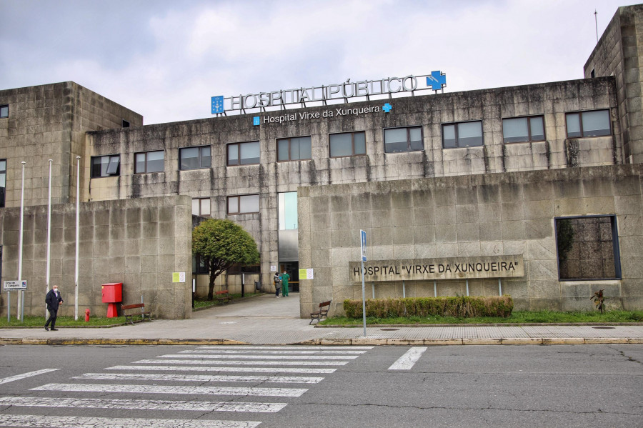 Un joven da un puñetazo y lanza insultos racistas a un médico de Urgencias del Hospital de Cee