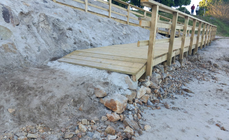 El BNG de Muxía denuncia el estado de la pasarela de la playa da Cruz