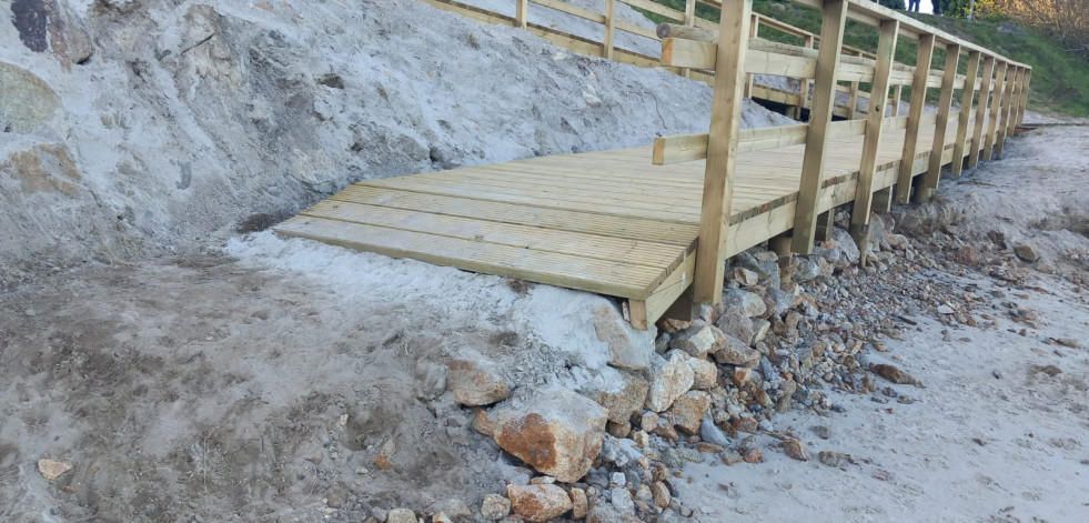 El BNG de Muxía denuncia el estado de la pasarela de la playa da Cruz