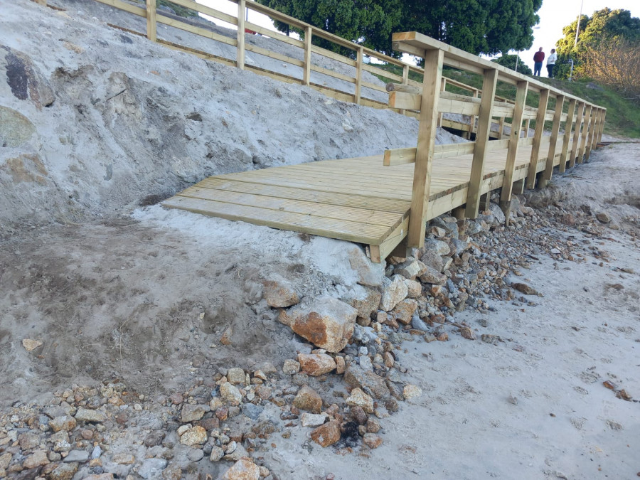 El BNG de Muxía denuncia el estado de la pasarela de la playa da Cruz