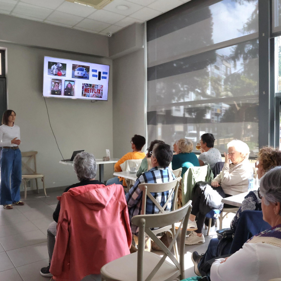 La carballesa Verónica Bolón acerca la inteligencia artificial a las personas mayores