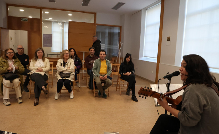Silvia Penide presenta su primer libro