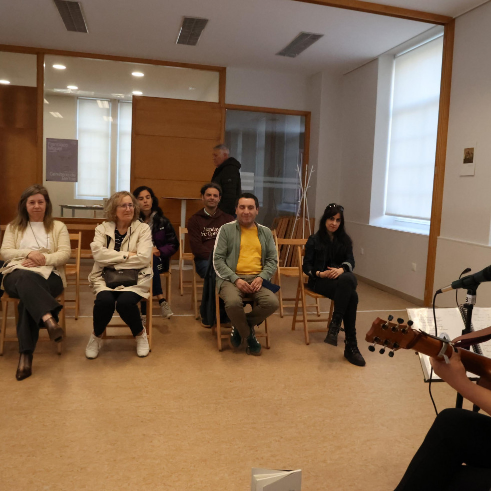 Silvia Penide presenta su primer libro
