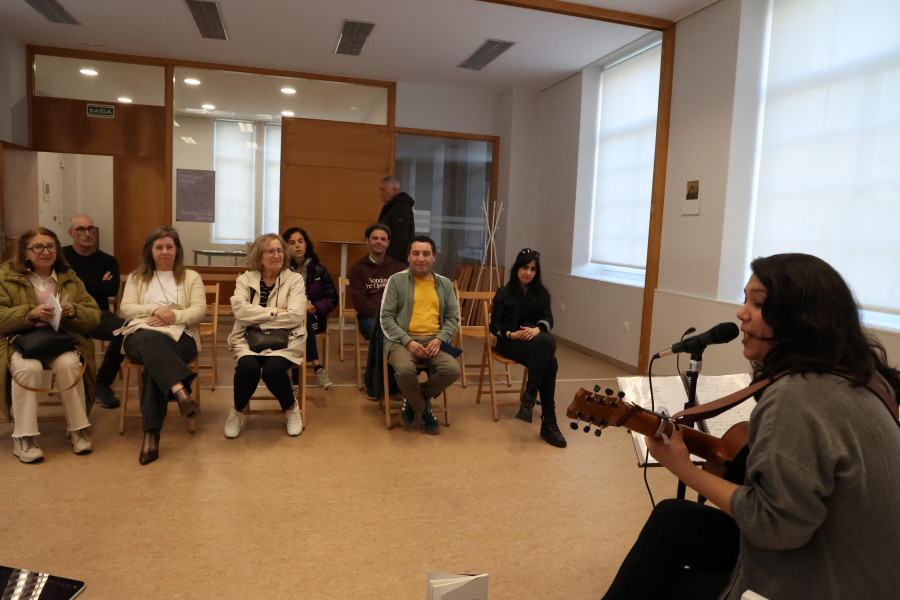 Silvia Penide presenta su primer libro