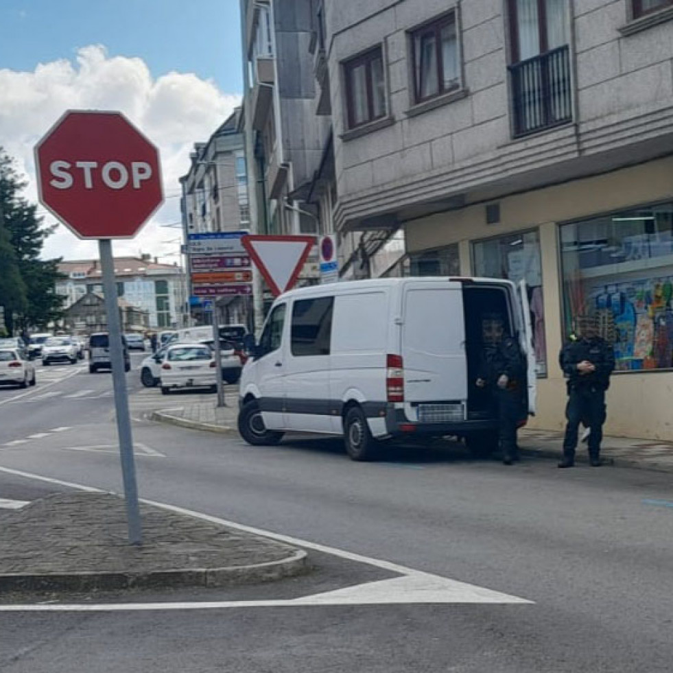 Amplio operativo policial contra el tráfico de drogas en Carballo y A Laracha