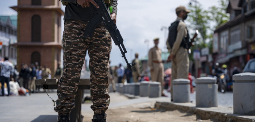 La India bombardea supuestas bases terroristas en Pakistán