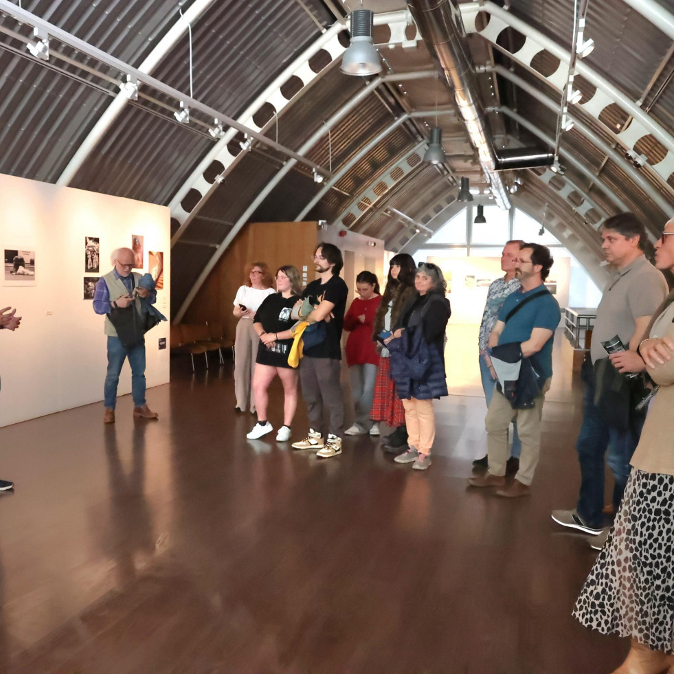 Visita guiada por el certamen Xosé Manuel Eirís