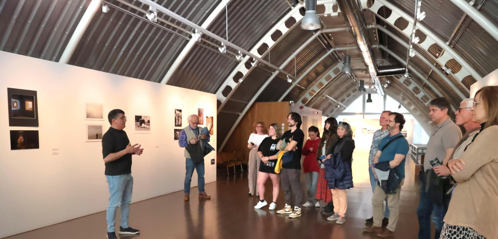 Visita guiada por el certamen Xosé Manuel Eirís