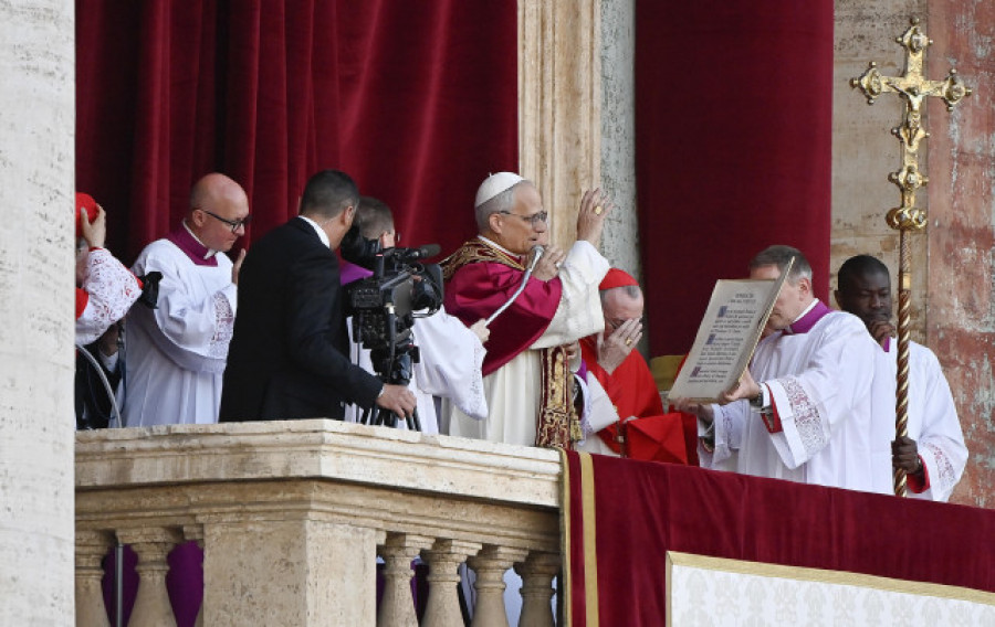El nuevo papa hace  un llamamiento a la paz  y a una Iglesia abierta