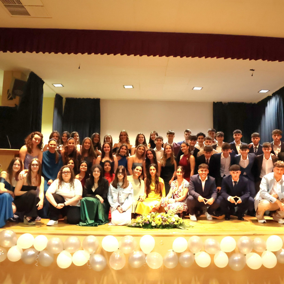 Primeras graduaciones en el instituto larachés Agra de Leborís