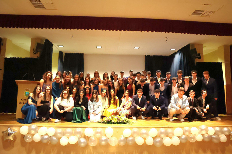 Primeras graduaciones en el instituto larachés Agra de Leborís