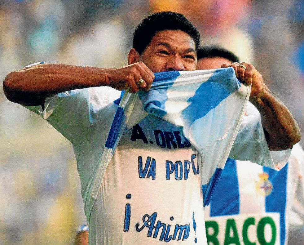 Donato celebra el primer gol ante el Espanyol en el encuentro en el que el Deportivo se proclamó campeón de Liga   AEC