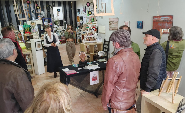 Mhaseba presentó sus ‘Paisaxes imposibles’ en la Galería Garabato carballesa