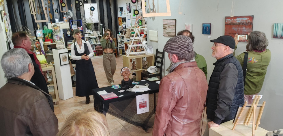 Mhaseba presentó sus ‘Paisaxes imposibles’ en la Galería Garabato carballesa