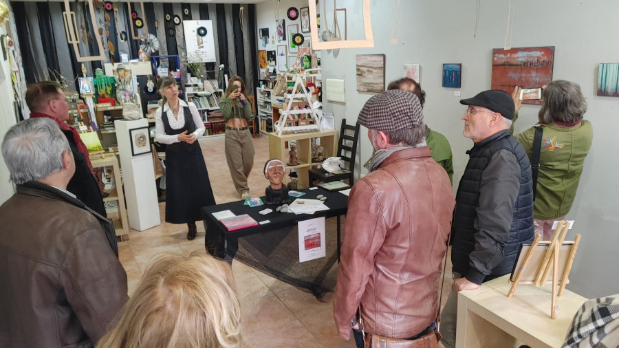 Mhaseba presentó sus ‘Paisaxes imposibles’ en la Galería Garabato carballesa