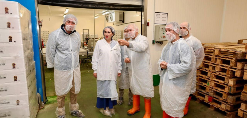 Lorenzana destaca en Stolt Sea Farm el crecimiento del empleo industrial